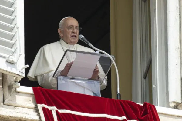 Pope Francis: "We cannot be indifferent" to People Caught in Drug Addiction