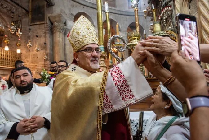 At the end of the Easter Vigil, celebrated on the morning of Saturday, March 30, 2024, in the Basilica of the Holy Sepulcher in Jerusalem, Cardinal Pierbattista Pizzaballa, the Latin Patriarch, greeted those who were present. “What I wish you all,” he said in his homily, “is to stop seeking among the dead He who is alive” but “like the women of the Gospel, may we have a renewed desire to look up. May today’s Easter be an invitation to set out, to seek the signs of His presence, which is a presence of life, love, and light.”