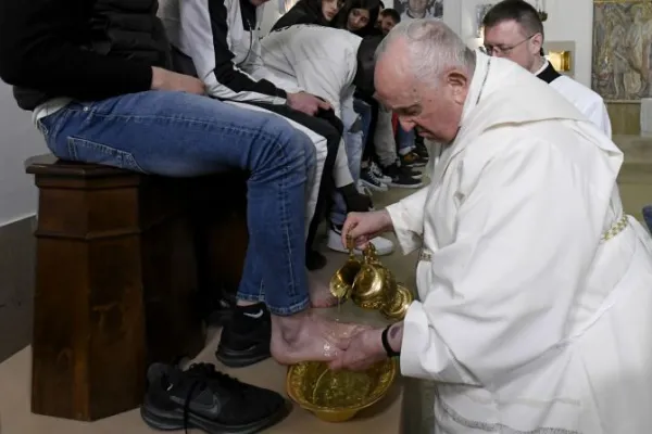 Pope Francis Washes Feet of Young Inmates on Holy Thursday 2023