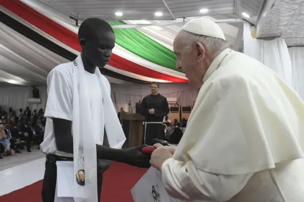 Pope Francis Meets 2,500 Refugees in South Sudan