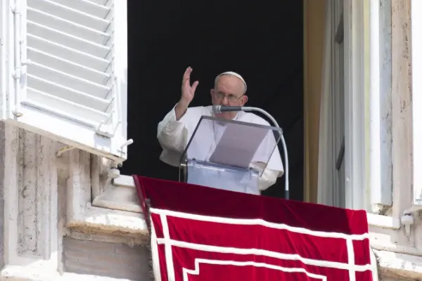 At Sunday Angelus, Pope Francis Asks Parents to Sow Faith in their Children