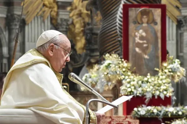 Pope Francis: Faith Allows Christians to Live Transition into the New Year "differently"