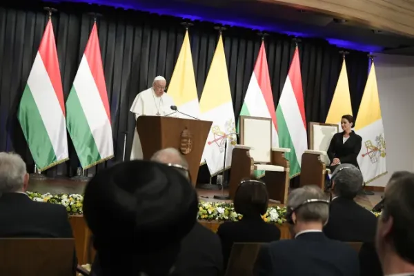 Pope Francis Calls Abortion "senseless" and Criticizes Gender Theory in Hungary Speech