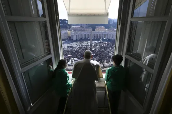 Pope Francis Cancels Monday Audiences Due to Persisting "mild flu" Symptoms