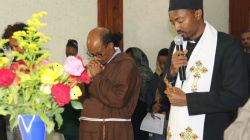 Father Petro Berga presiding over an inter-religious Service to pray for peace in Ethiopia

-- / Aid to the Church in Need

--