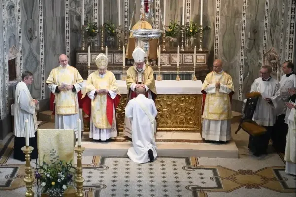 "A moment of great joy": English Cardinal Ordains Ex-Anglican Bishop as Catholic Priest