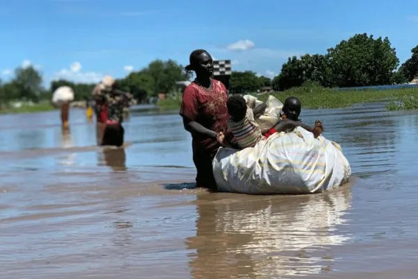 Heavy rain and severe flooding in South Sudan, last week have caused severe damage to camps for refugees and internally displaced persons. Thousands of people, such as this mother and her children, have been forced to seek higher ground. / Jesuit Refugee Service.