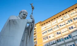 A statue of St. John Paul II stands outside Gemelli Hospital in Rome. / Credit: Daniel Ibañez/CNA