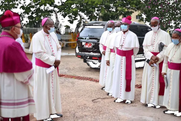 Archbishop Henryk Mieczyslaw Jagodzinski with members of the
Ghana Catholic Bishops’ Conference (GCBC) before a Eucharistic Celebration at the Holy Spirit Cathedral, Accra on October 15, 2020 to officially welcome him as the 9 the Apostolic Nuncio in Ghana. / Ghana Catholic Bishops’ Conference (GCBC)/Facebook Page.