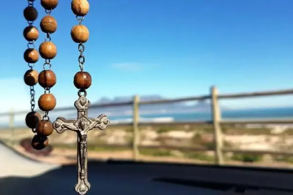 Ukrainian Soldier Saved by Praying the Rosary, Priest Recounts