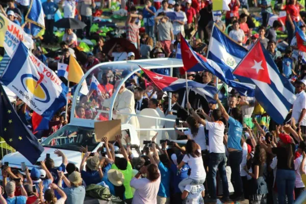 Arise to Serve Others, Pope Francis Urges in World Youth Day Message