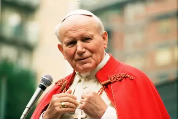 15 Quotes from St. John Paul II on His Love for the Eucharist