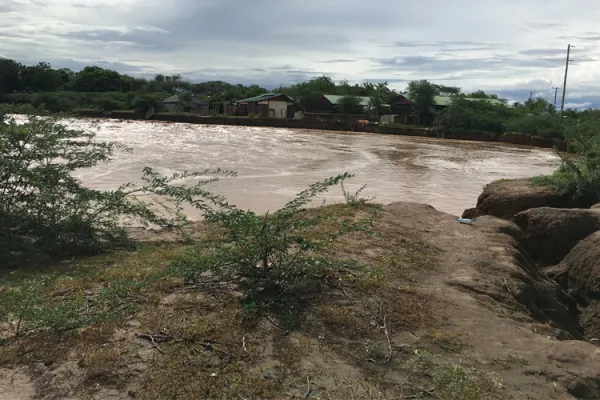 Waters from River Tarach flooding a section of Kakuma Refugee Camp / Fr. Jose Padinjareparampil, SDB