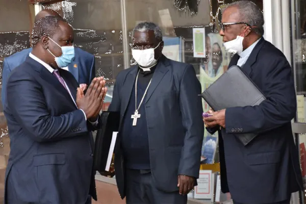 John Cardinal Njue (right), Archbishop Philip Anyolo (Center) and CS Mutahi Kagwe (left) during Tuesday's meeting at the Holy Family Basilica in Nairobi, Kenya. / KCCB