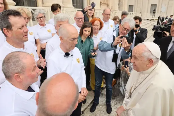 Abuse Victims Share "wounded heart" with Pope Francis After Bike Trek from Germany