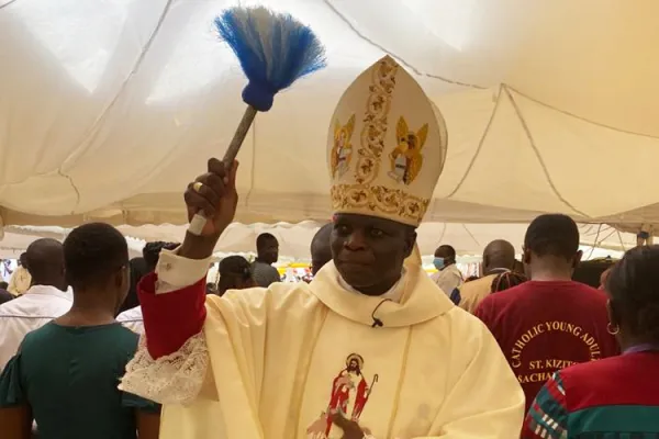 Archbishop Maurice Muhatia Makumba blessing the different groups of people who attended his Saturday, March 19 Installation as Local Ordinary of the Archdiocese of Kisumu. Credit: ACI Africa