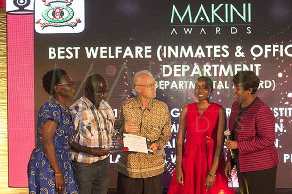 Br. Linus Schoutsen receives the Makini Award on behalf of Fr. Grol's Welfare Project / Kenya's Makini Awards Programme