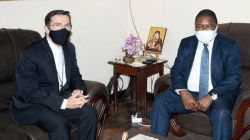 Bishop Luis Fernando Lisboa(left) and President Felipe Nyusi (right) during the August 31 meeting at the Episcopal Palace in Pemba Diocese.