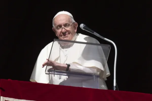 Pope Francis Calls on Catholics to Become Peacemakers