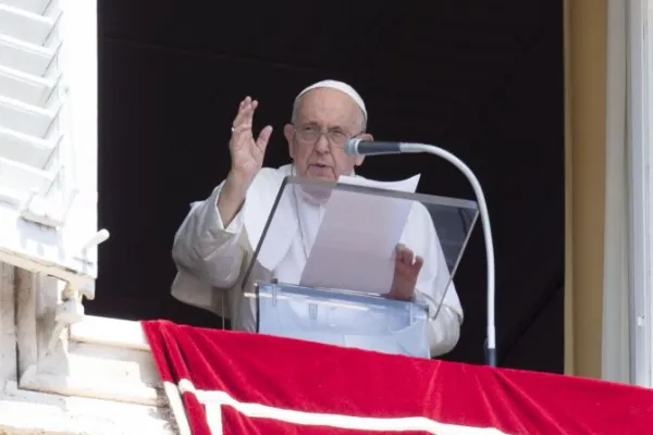 Pope Francis Calls for a "spirit of service" on Feast of Mary’s Assumption