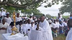 Bishop Isaac Dugu prays with pilgrims during the Marian pilgrimage in Nigeria’s Catholic Diocese of Makurdi. Credit: Catholic Diocese of Makurd