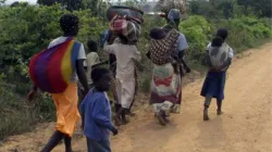 Families fleeing violence in Cabo Delgado Province in Mozambique. Credit: DHPI