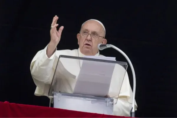 Pope Francis: "Trust frees, fear paralyzes"