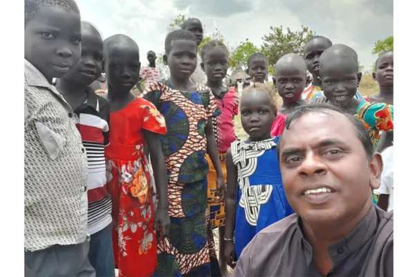 Fr. Lazar Arasu with children at the  Don Bosco Palabek centre in Uganda's Gulu Archdiocese / Fr. Lazar Lazar/ Don Bosco Regee Services Palabek