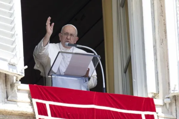 "An open wound": Pope Francis Decries Thousands of Deaths in Mediterranean Sea this Year