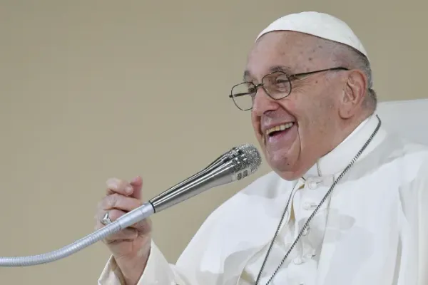 Pope Francis Invites Young People to be "God’s answer" to a Hopeless World