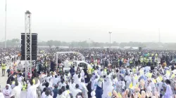 Pope Francis greeting congregation at Dr. John Garang Mausoleum on 5 February 2023 just before presiding over Holy Mass. Credit: ACI Africa