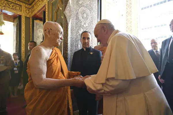 In a meeting with Thailand's Supreme Buddhist Patriarch, Pope Francis encourages peace