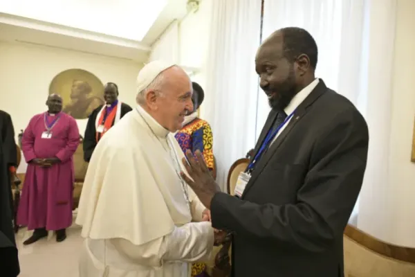 Pope Francis greets South Sudanese president Salva Kiir at the Vatican, April 11, 2019. | Vatican Media.