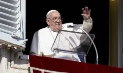 Pope Francis waves to pilgrims gathered in St. Peter’s Square for his Sunday Angelus address on the first Sunday of Advent, Dec. 1, 2024. / Credit: Vatican Media