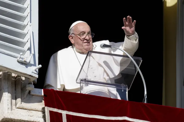 "Raise your heads," Pope Francis Tells Faithful in First Advent Message amid Multiple Conflicts