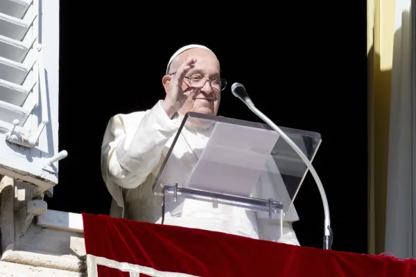 At All Saints’ Day Angelus, Pope Francis Highlights Christians’ "identity card"