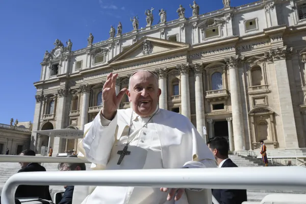 Pope Francis Highlights Importance of Prudence, Calls for End to War