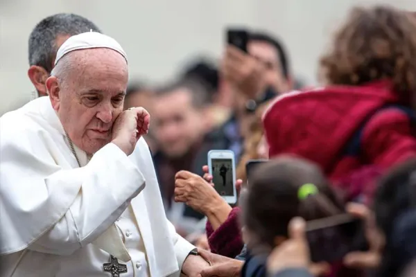 Pope Francis Fails to Meet with Rome Priests “due to a slight indisposition”