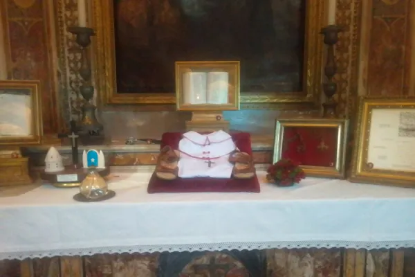 Relics of Sr. Mary Daniel Abut and Sr. Regina Roba Luate were solemnly introduced in the altar of the new African martyrs in the Basilica of St. Bartholomew on 23 May 2022. Credit: sanbartolomeo.org