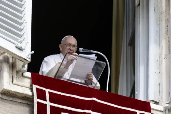 Pope Francis at Sunday Angelus: "We must not be slaves to any earthly power"