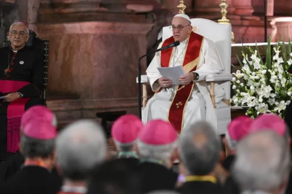 Pope Francis makes Urgent Call to Recover Eucharistic Adoration in the Church