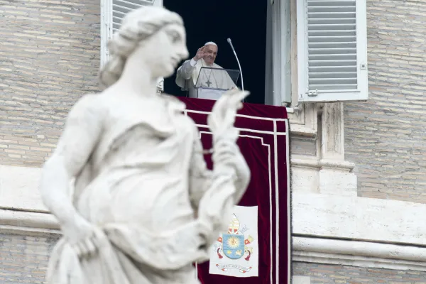 Pope Francis Tells Secular Institutes to Reveal God's Love by Their Lives