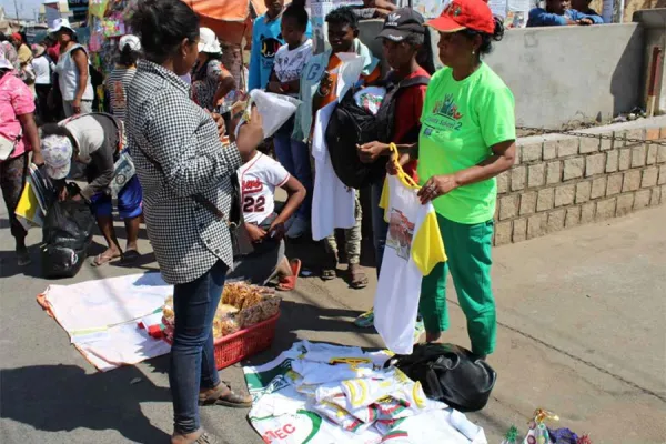 Youths in Madagascar Invest in Sale of Papal Gadgets