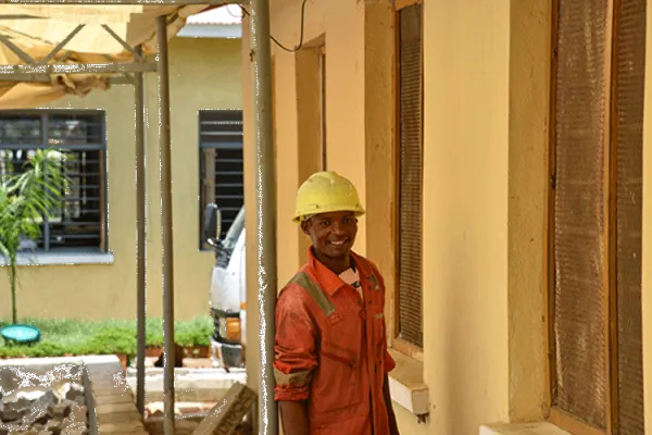 A worker at the multipurpose hall under construction at the Don Bosco Vocational Training Center located in Tanzania’s Archdiocese of Dodoma. / Salesians of Don Bosco (SDB)