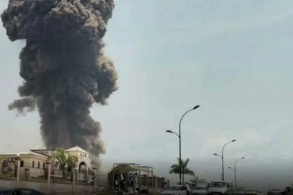 Smoke billowing from Nkoa Ntoma military camp in Bata following the March 7 series of blasts. / Misiones Salesianas