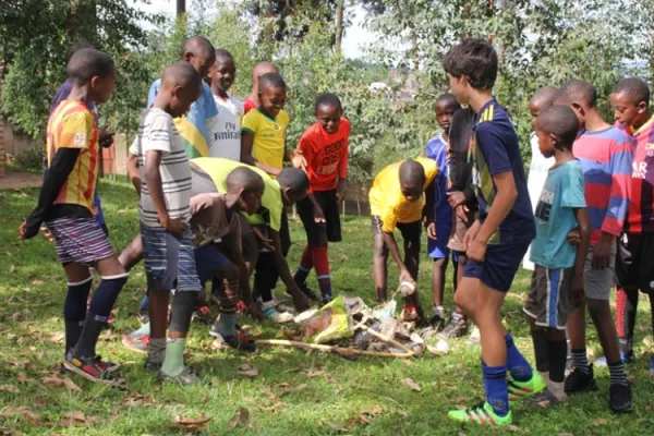 Learners at Rwandan Salesian School “participate in clean-up work” to Realize Laudato Si’