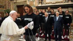 Pope Francis meets a delegation from the Pro Recco Waterpolo 1913 Team at the Vatican, April 22, 2021./ Vatican Media