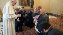 Pope Francis meets with a delegation from the Diocese of Huarí, Peru, May 6, 2021./ Vatican Media