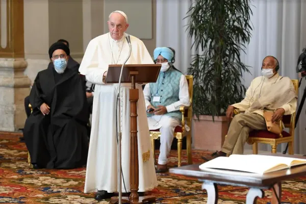 Pope, Faith Leaders Issue Carbon Emissions Appeal Ahead of UN Climate Change Conference