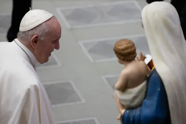 Pope Francis Prays That Young People Will Follow Mary’s Example